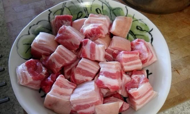 山芹菜猪肉馅冻水饺的制作方法（从选材到制作）