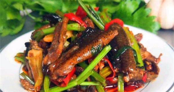 蒜苔烧黄鳝怎么做？步骤和技巧是什么？