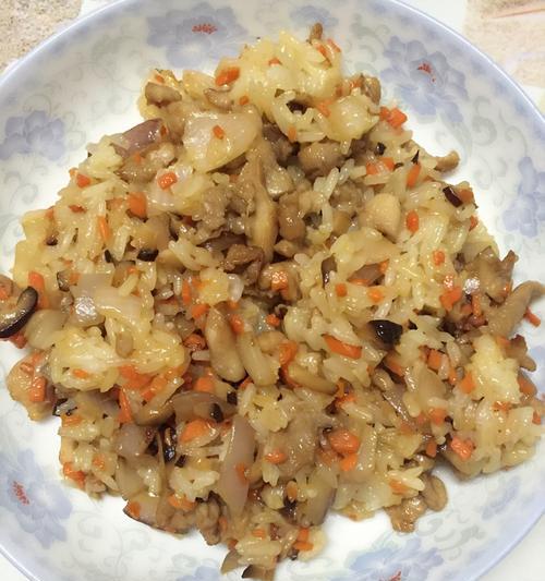 美味又健康的蔬菜肉丁炒饭（用新鲜蔬菜和嫩肉打造的家常美食）