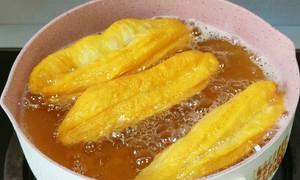 炸小油条的做法是什么？如何在家轻松制作？