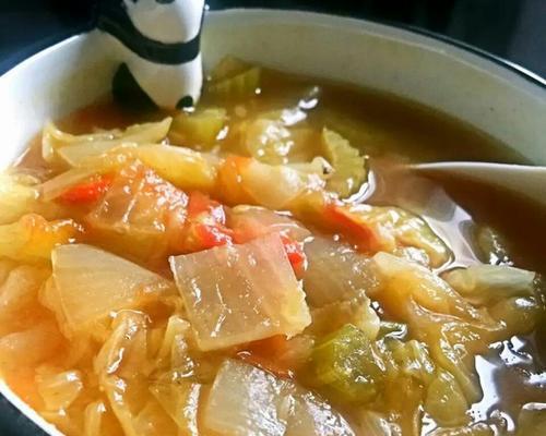 轻松瘦身，蔬菜汤来帮忙（掌握这份健康的瘦身秘籍）