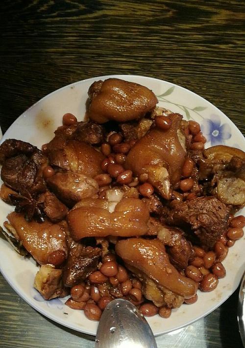 无油无糖花生炖猪脚怎么做？有哪些健康益处？