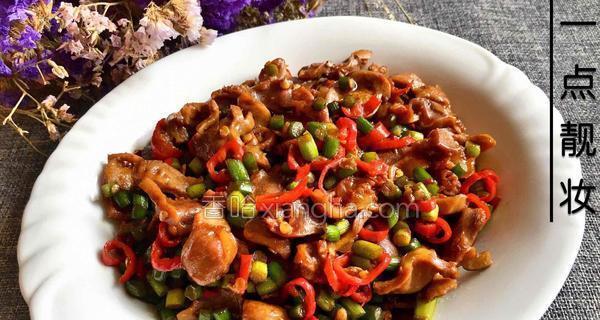 口感绝佳的爆炒鸡杂的制作方法（重庆小吃特色菜系）