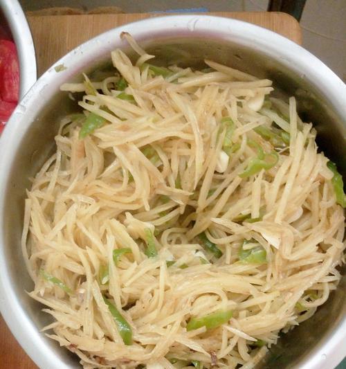 青椒土豆丝怎么做？步骤和技巧有哪些？