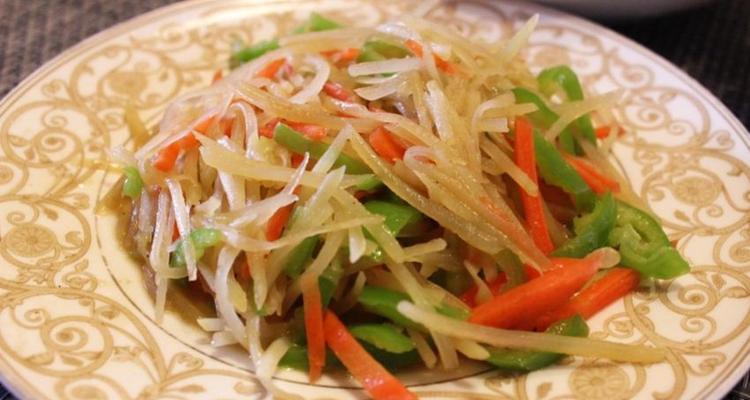 青椒土豆丝怎么做？步骤和技巧有哪些？