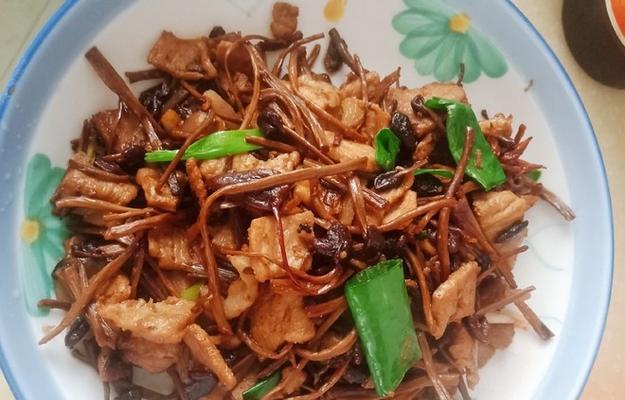 茶树菇爆鱿鱼丝的做法是什么？步骤详解如何做？