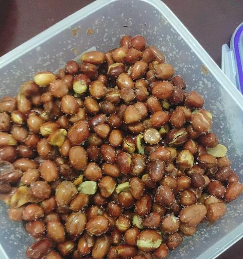 如何制作香脆可口的炸酥花生米（炸酥花生米做法）