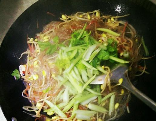 肉沫香芹炒粉条怎么做？步骤和技巧有哪些？