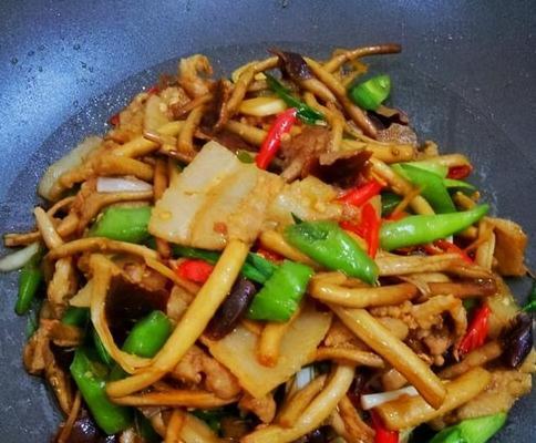 茶树菇炒瘦肉的做法是什么？如何炒出鲜嫩多汁的口感？