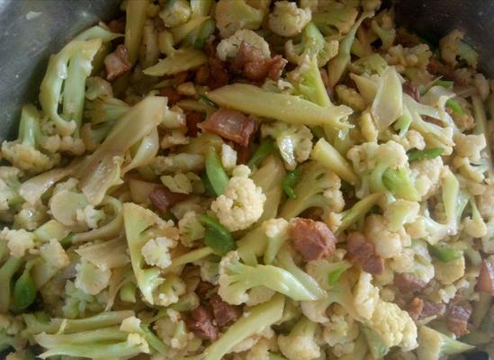 美味清爽的猪肉炒菜花（享受健康美食的无敌大招）