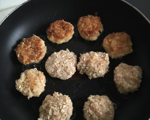 虾饼的做法是什么？如何在家轻松制作美味虾饼？