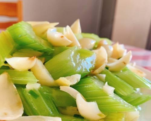 清爽绿意——青豆炒百合（以清新青豆为主调）