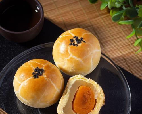 手工蛋黄月饼克的做法？如何制作出完美的蛋黄月饼？