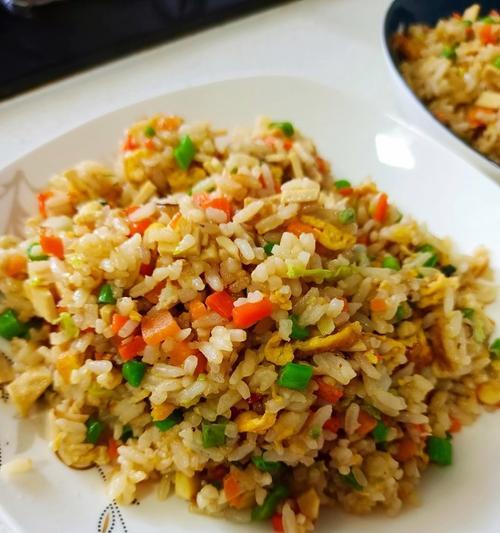 肉丁包菜炒饭怎么做？步骤和技巧有哪些？