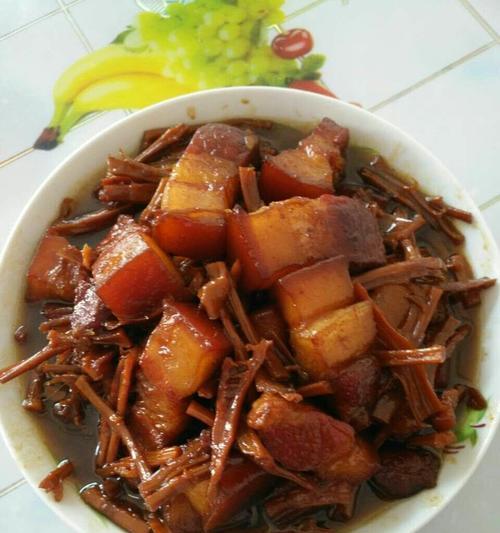 竹笋红烧肉，美味佳肴（传统做法）