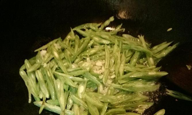 清炒豆角怎么做？步骤和技巧有哪些？