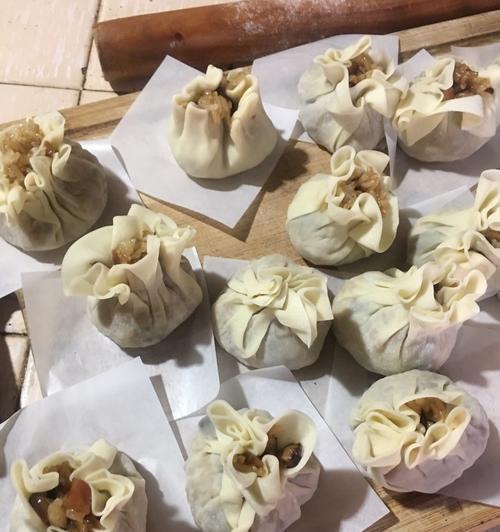 手把手教你制作五彩三鲜烧麦（用正宗的技巧）