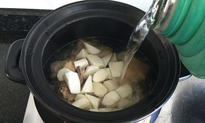 山药枸杞鸡汤怎么做？有哪些健康益处？
