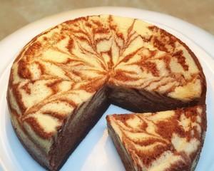斑马纹蛋糕的制作方法（做出美味的黑白斑马纹蛋糕）