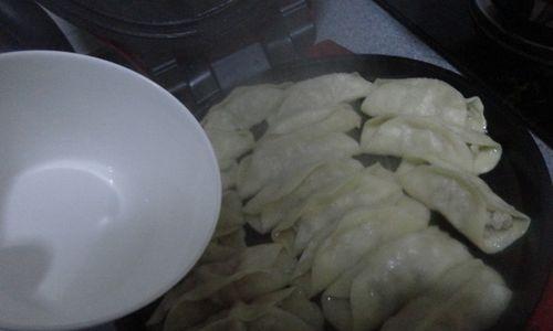 猪肉白菜煎饺的制作方法详解（做出口感独特、味道香浓的猪肉白菜煎饺）
