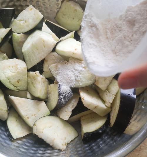 肉末油淋茄子的做法是什么？如何做出美味的肉末油淋茄子？