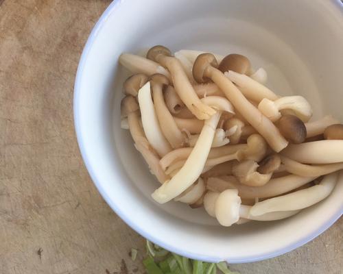 猪骨菌菇汤的营养与做法（鲜香可口）