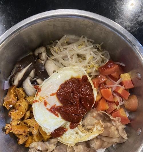 用石锅打造美味拌饭（一步步教你制作口感绝佳的拌饭）