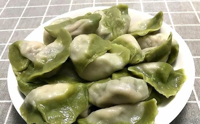 香喷喷的猪肉圆白菜馅饺子制作指南（用新鲜食材制作美味饺子）