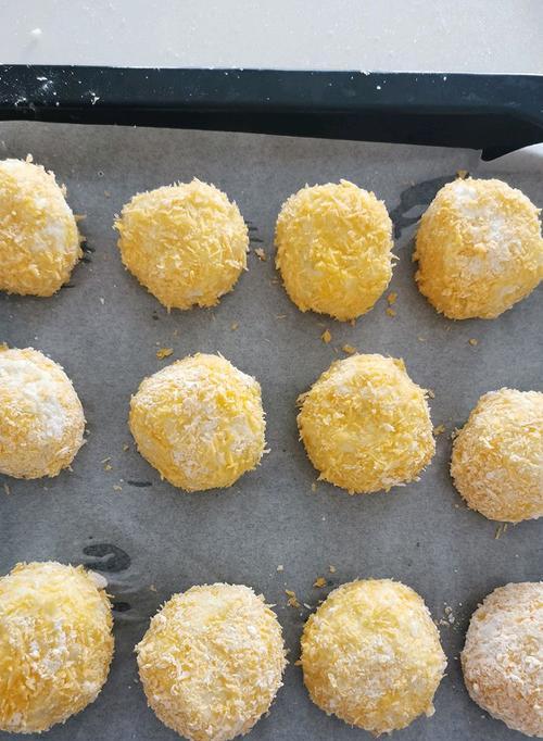 来一份美味芝士土豆球（打造美味又营养的家常小吃）