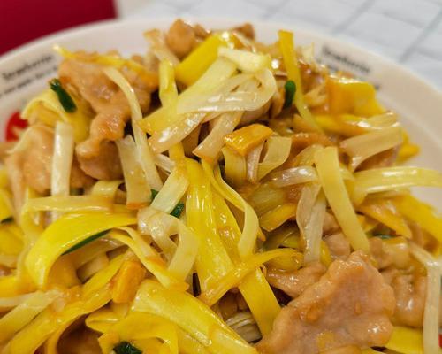 菠萝炒肉片怎么做？步骤和技巧有哪些？