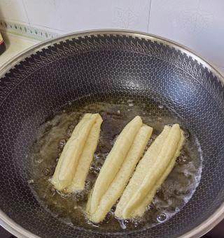 炸油条的制作方法（掌握好油温）