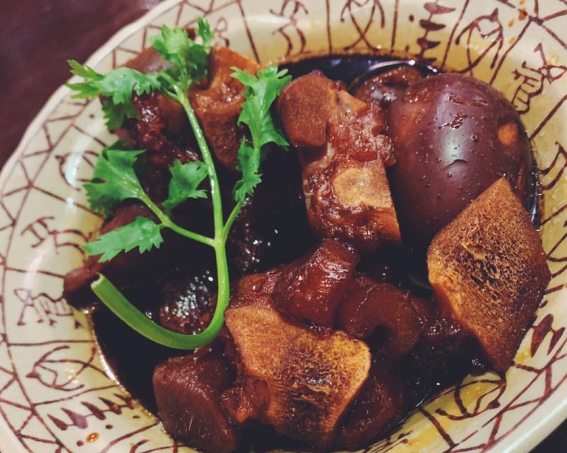 猪脚姜醋的美味做法（用糯米醋和特色姜制作美食佳品）