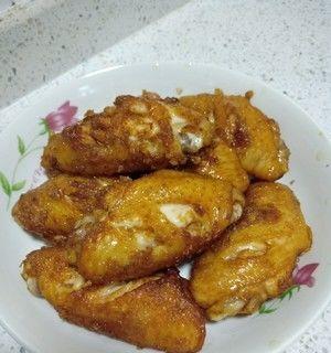 自制炸鸡翅的做法：口感酥脆的经典小吃！