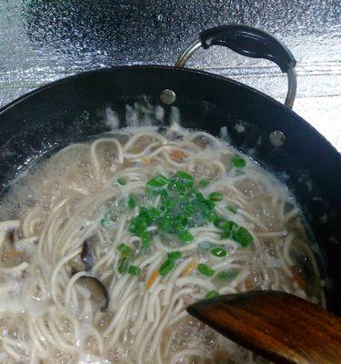 肉丝汤面的做法大全（一锅热气腾腾的美味）