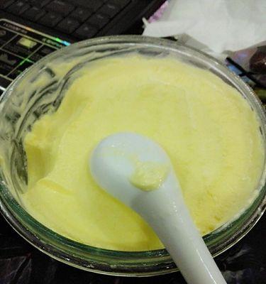 自制原味冰激凌的做法（简单易学）