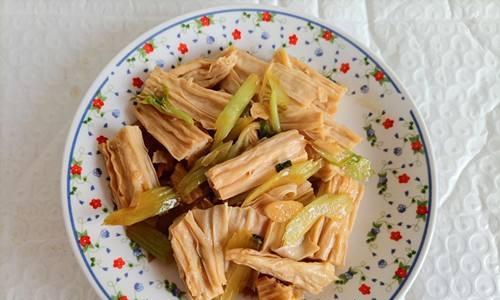 爽口芹菜拌腐竹怎么做？步骤是什么？
