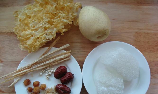 雪梨炖蜜糖，养生佳品（秋冬进补首选）