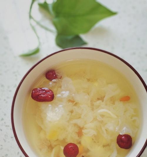 冰糖雪耳莲子糖水的做法（营养丰富）