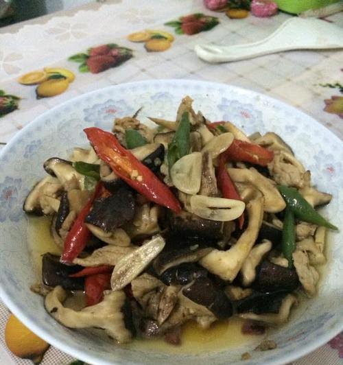 美味香菇炒瘦肉的做法（香菇与瘦肉的完美搭配）