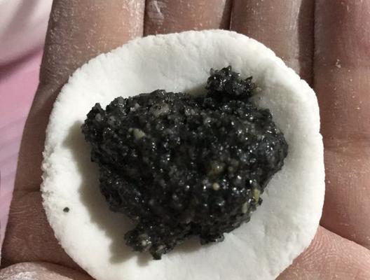 芝麻汤圆的做法是什么？如何在家轻松制作？