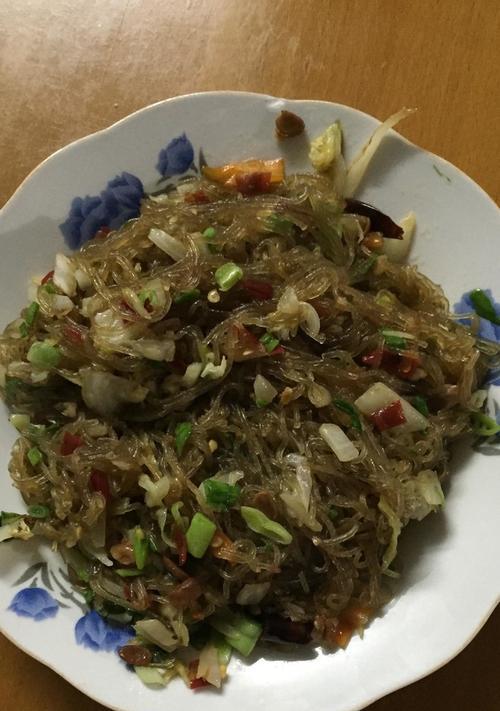 家常猪肉白菜粉条的做法（美味清淡）