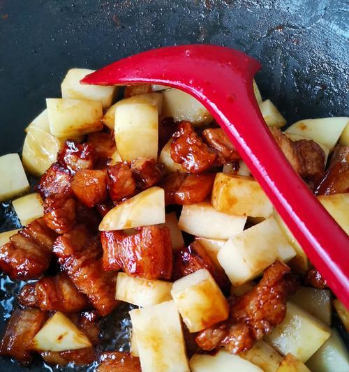 土豆烧五花肉怎么做才好吃？步骤和技巧是什么？