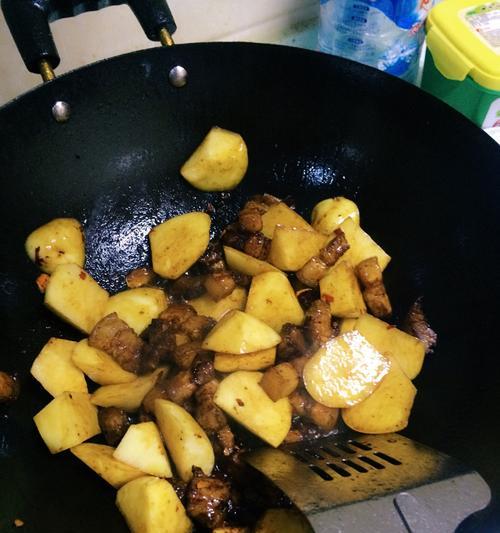 土豆烧五花肉怎么做才好吃？步骤和技巧是什么？