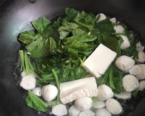菠菜丸子汤怎么做？有哪些步骤和技巧？