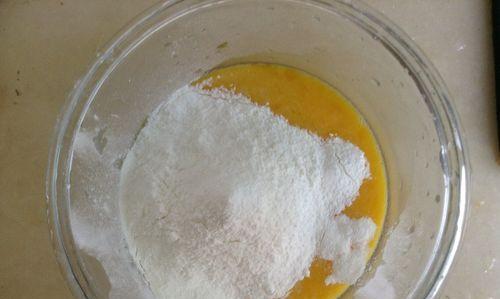 微波炉戚风蛋糕怎么做？步骤和技巧是什么？