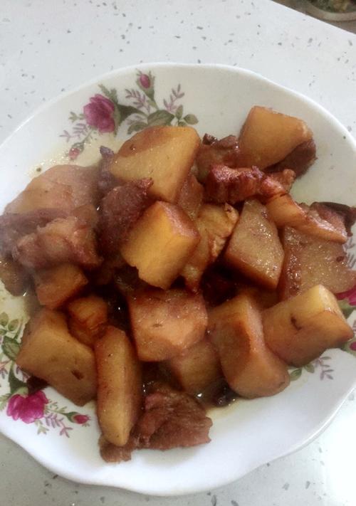 土豆红萝卜炖肉的做法是什么？如何炖出美味的土豆红萝卜炖肉？