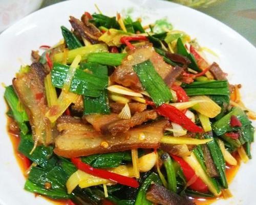 清炒芹菜香肠（健康美味的清淡佳肴）