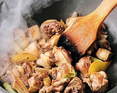 以土茯苓绿豆老鸭汤为主题的健康食谱（健康热汤）