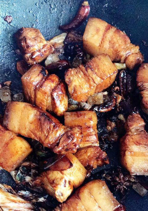 好吃又香，冰糖红烧肉的制作方法大揭秘（口感醇厚）