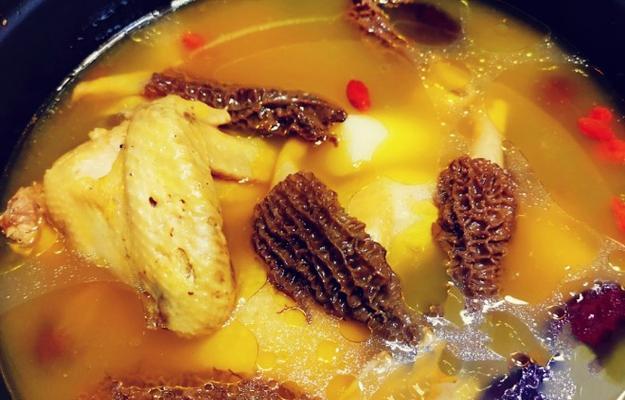 铁棍山药煲老母鸡汤的做法是什么？有哪些健康益处？